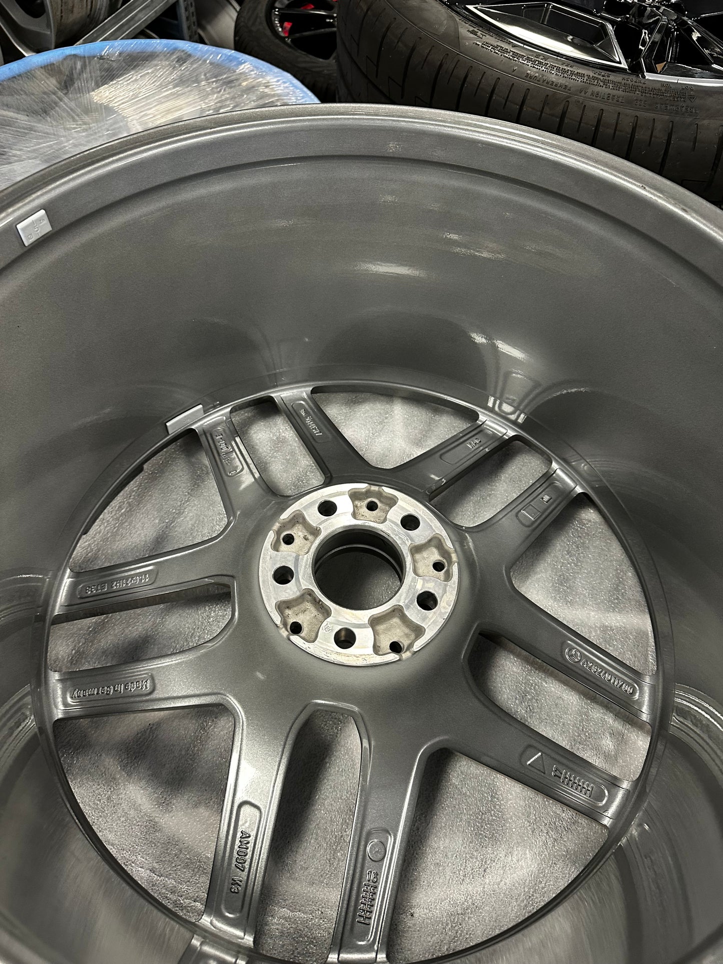 Оригинални като Нови Mercedes GLE Coupe W292 C292 AMG 21 Zoll Мерцедес ГЛЕ Купе W292 C292 AMG Алуминиеви джанти 21 цола A2924012900 A2924011700