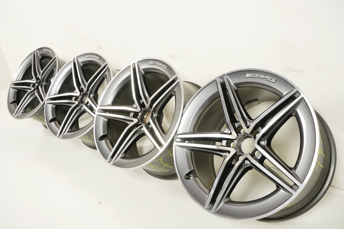 Оригинални Mercedes AMG GT 4 Door W290 Мерцедес AMG GT Алуминиеви джанти 20 цола  A2904010400 A2904010500