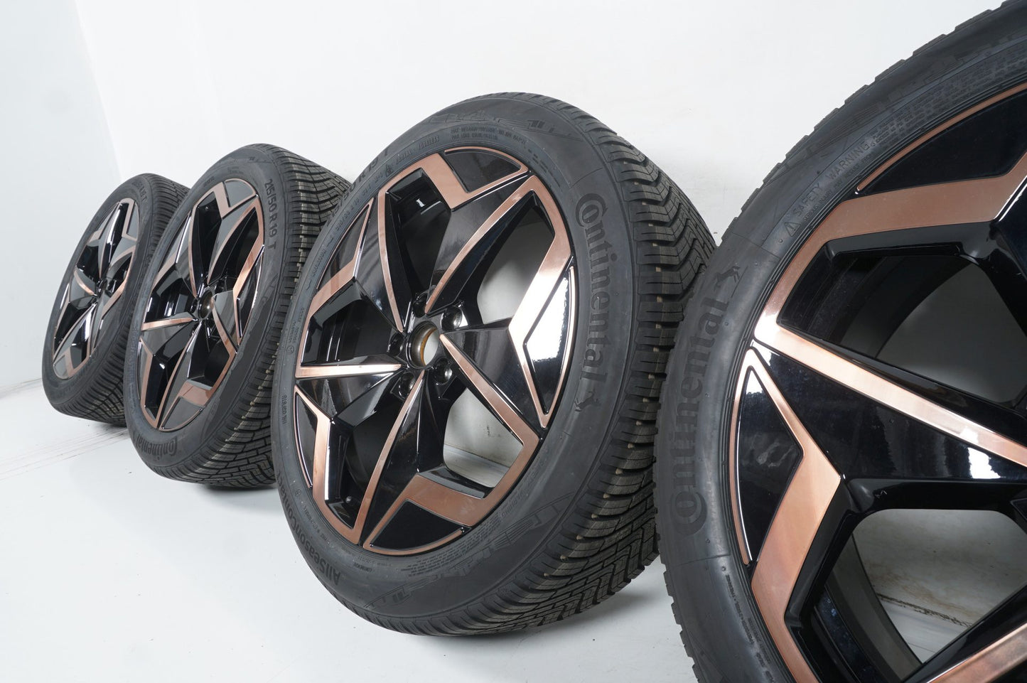Нови VW Volkswagen ID3 E11 Фолксваген ИД3 19 цола джанти комплект всесезонни гуми