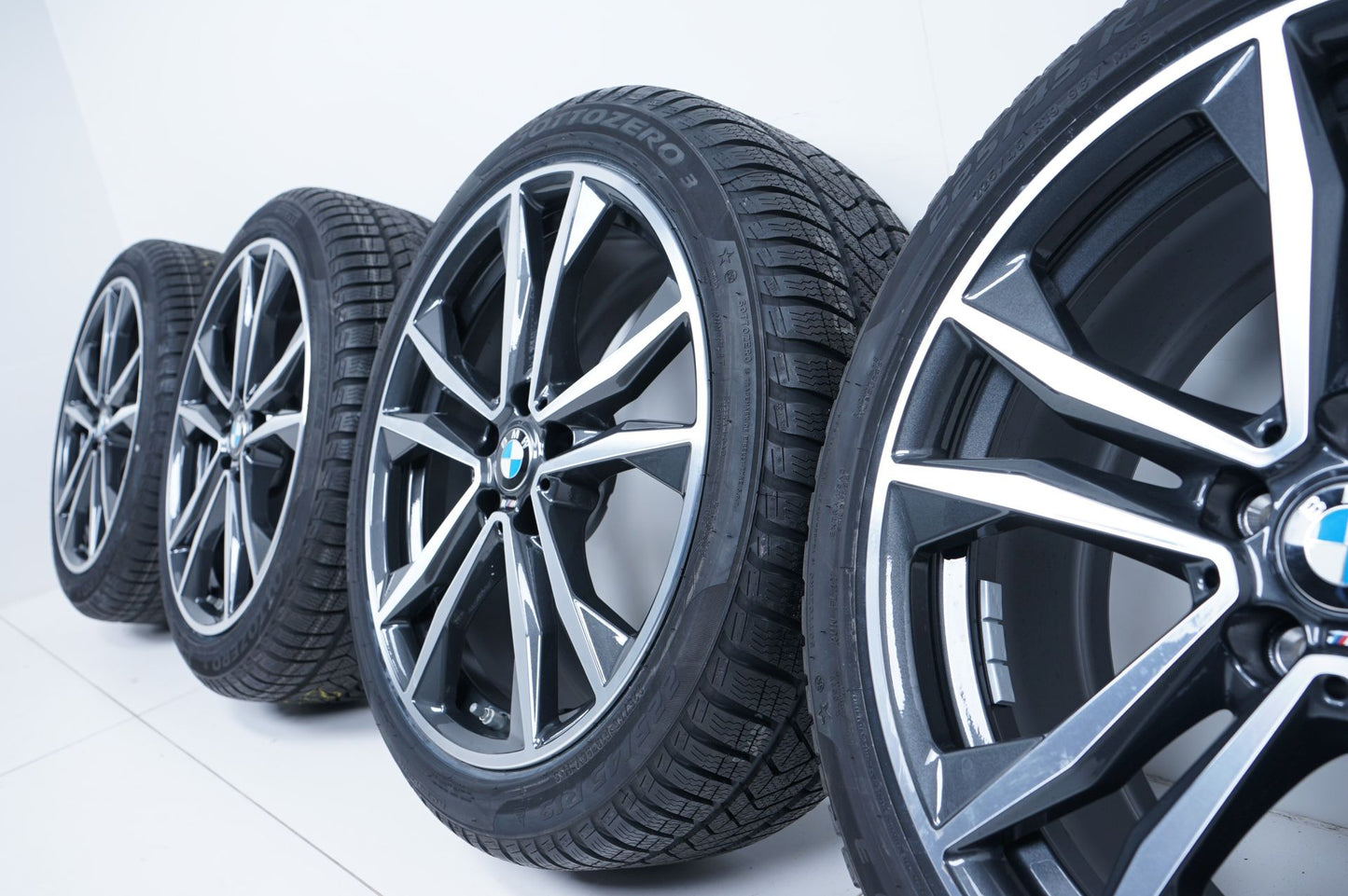Оригинални Нови BMW X1 X2 F48 F39 Бмв 225 45 19 цола зимен комплект зимни гуми 5x112