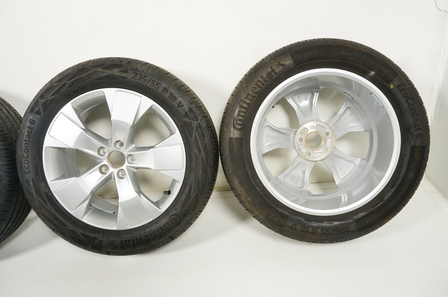 Volvo XC40 Волво 235 55 18 цола алуминиеви джанти летен комплект летни гуми