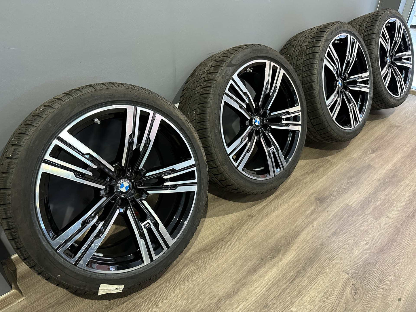 Нови Оригинал BMW 7er i7 G70 G7L 21 Zoll 908M Бмв 7-ма серия и7 Г70 21 цола 908М зимен комплект зимни гуми