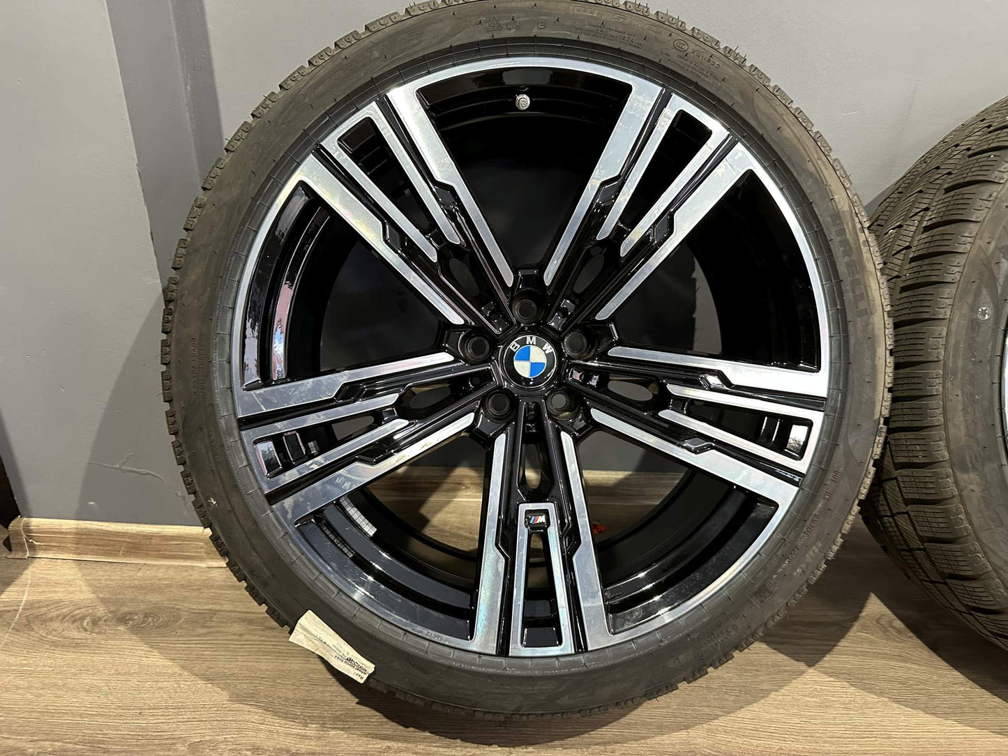 Нови Оригинал BMW 7er i7 G70 G7L 21 Zoll 908M Бмв 7-ма серия и7 Г70 21 цола 908М зимен комплект зимни гуми