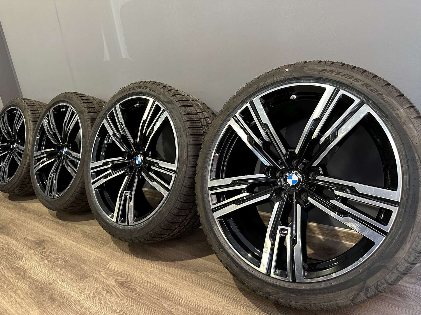 Нови Оригинал BMW 7er i7 G70 G7L 21 Zoll 908M Бмв 7-ма серия и7 Г70 21 цола 908М зимен комплект зимни гуми