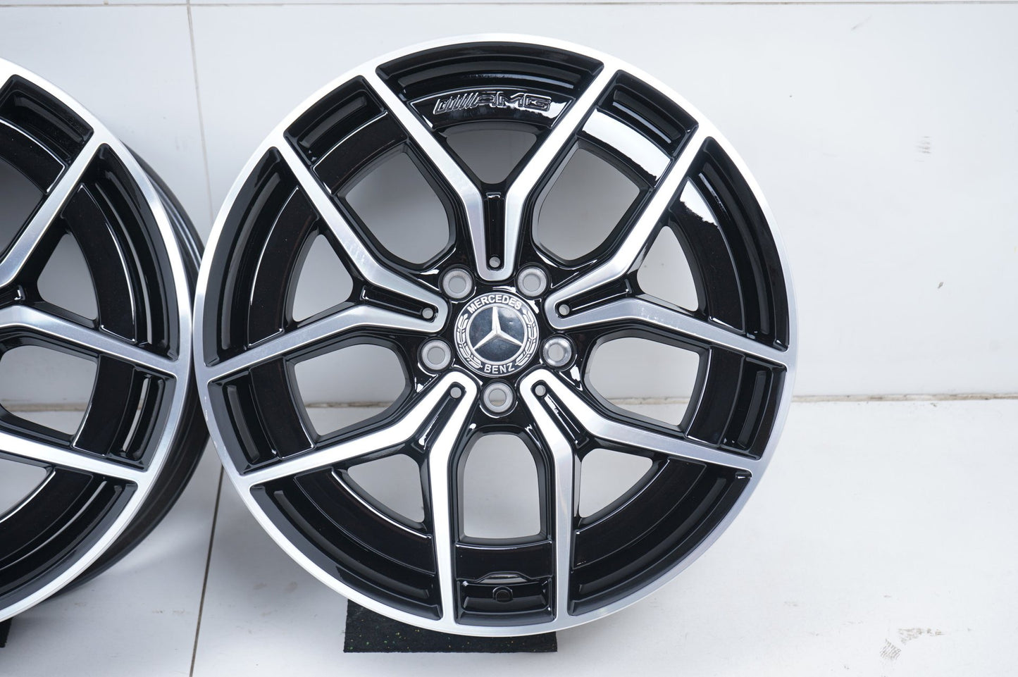 Оригинални Нови Mercedes E Klasse W213 AMG 19 Zoll Мерцедес Е Класа W213 Алуминиеви джанти AMG 19 цола A2134016500