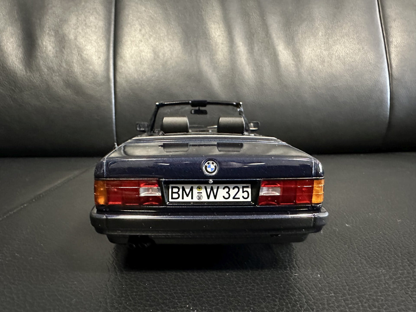 Bmw 325i E30 1991 Cabrio blue 1:18 Norev 183212 Бмв 325i Е30 Кабрио син лимитирана 500 бройки