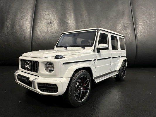 Mercedes Benz G63 V8 AMG white 1:18 Minichamps 110037065 Мерцедес Бенц Г63 АМГ бял