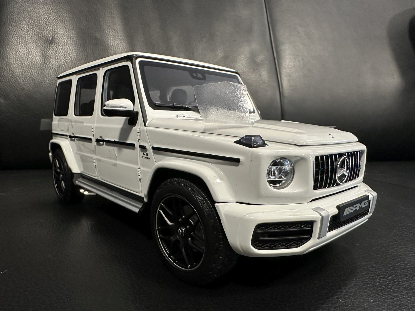 Mercedes Benz G63 V8 AMG white 1:18 Minichamps 110037065 Мерцедес Бенц Г63 АМГ бял