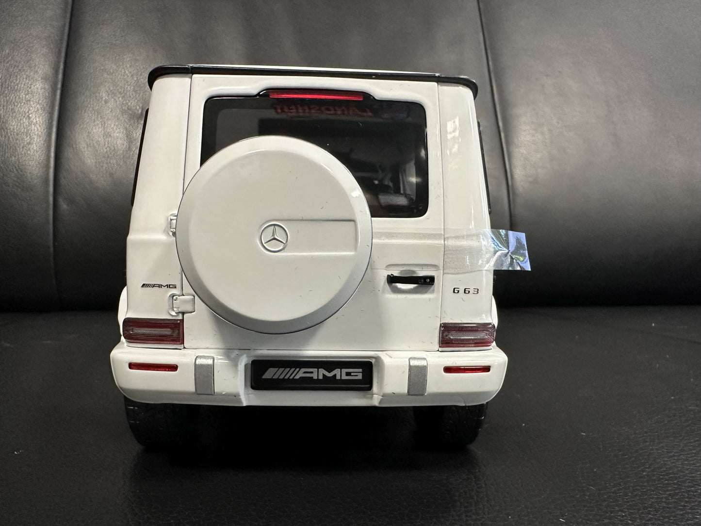 Mercedes Benz G63 V8 AMG white 1:18 Minichamps 110037065 Мерцедес Бенц Г63 АМГ бял