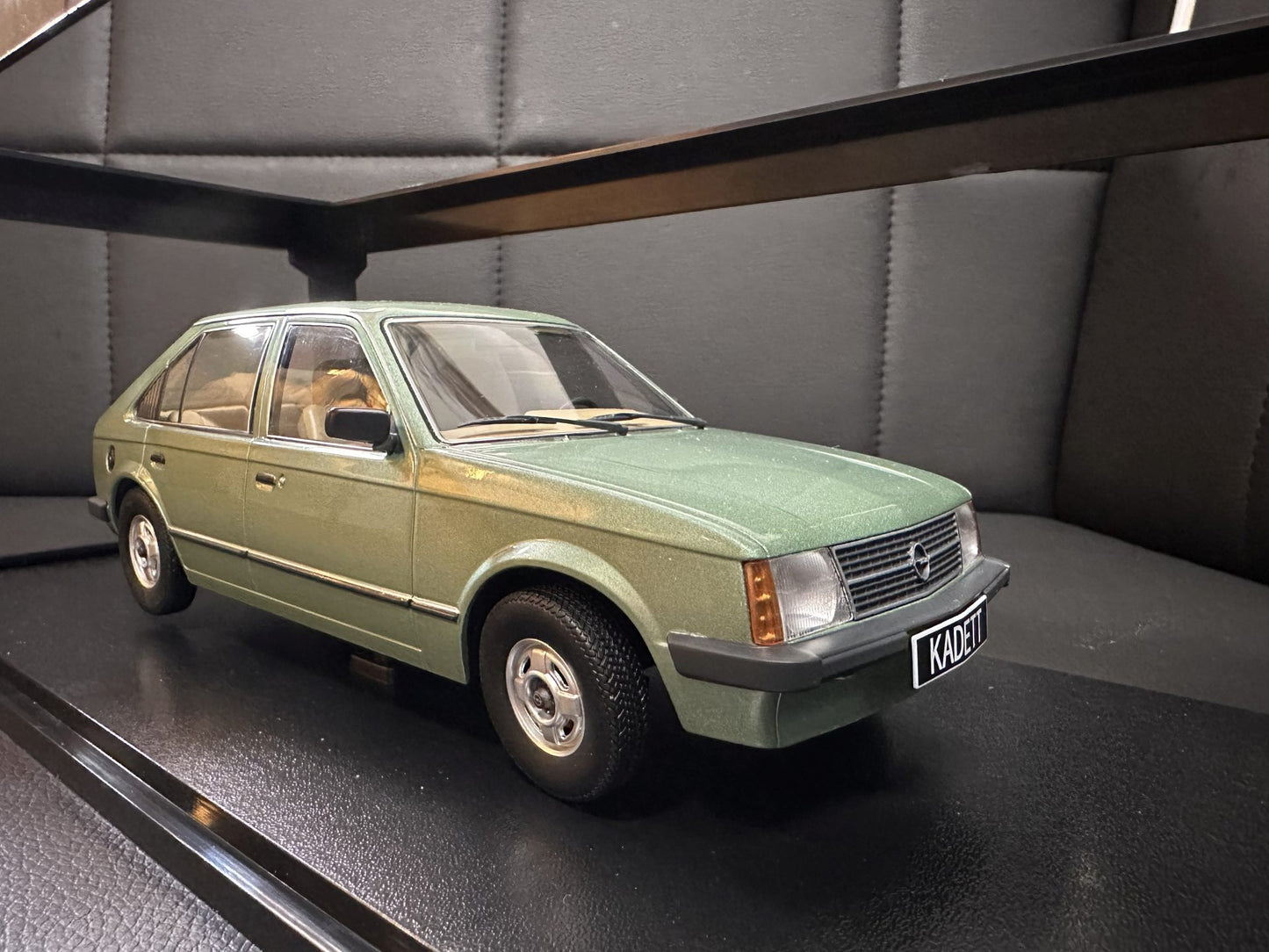 Opel Kadett D Light Green 1:18 Triple 9 Опел Кадет Д светло зелен