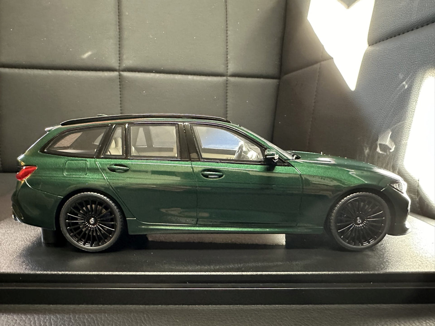 Bmw Alpina B3 G21 Kombi green Limitiert 1:18 GT Spirit GT459 Бмв Алпина зелен Комби Лимитирана
