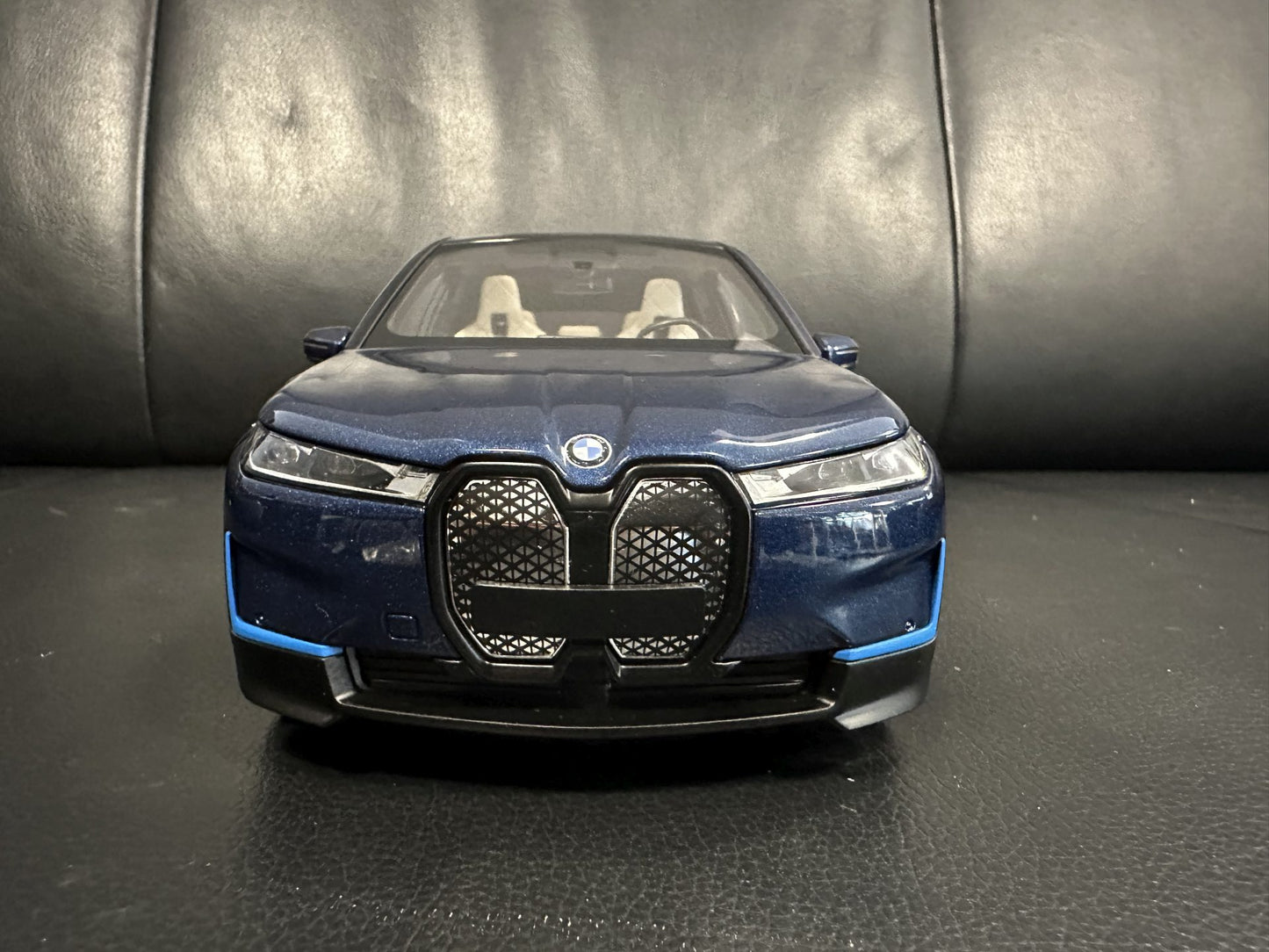 Bmw IX i20 blue 1:18 Minichamps 110023100 Бмв и20 син