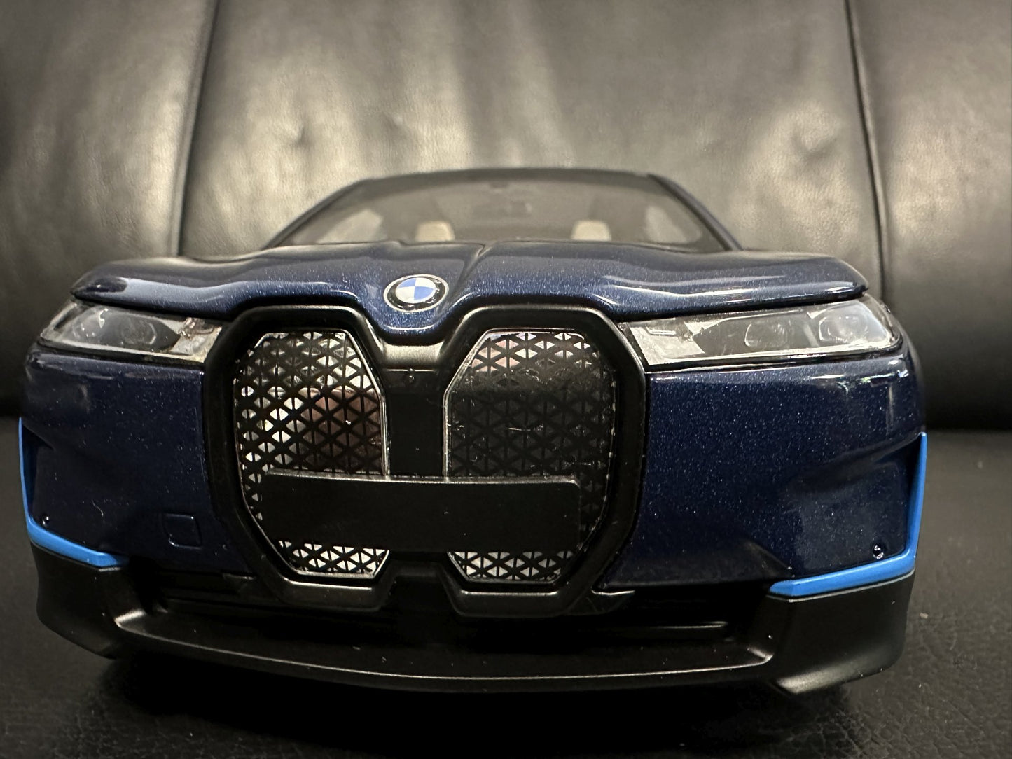 Bmw IX i20 blue 1:18 Minichamps 110023100 Бмв и20 син