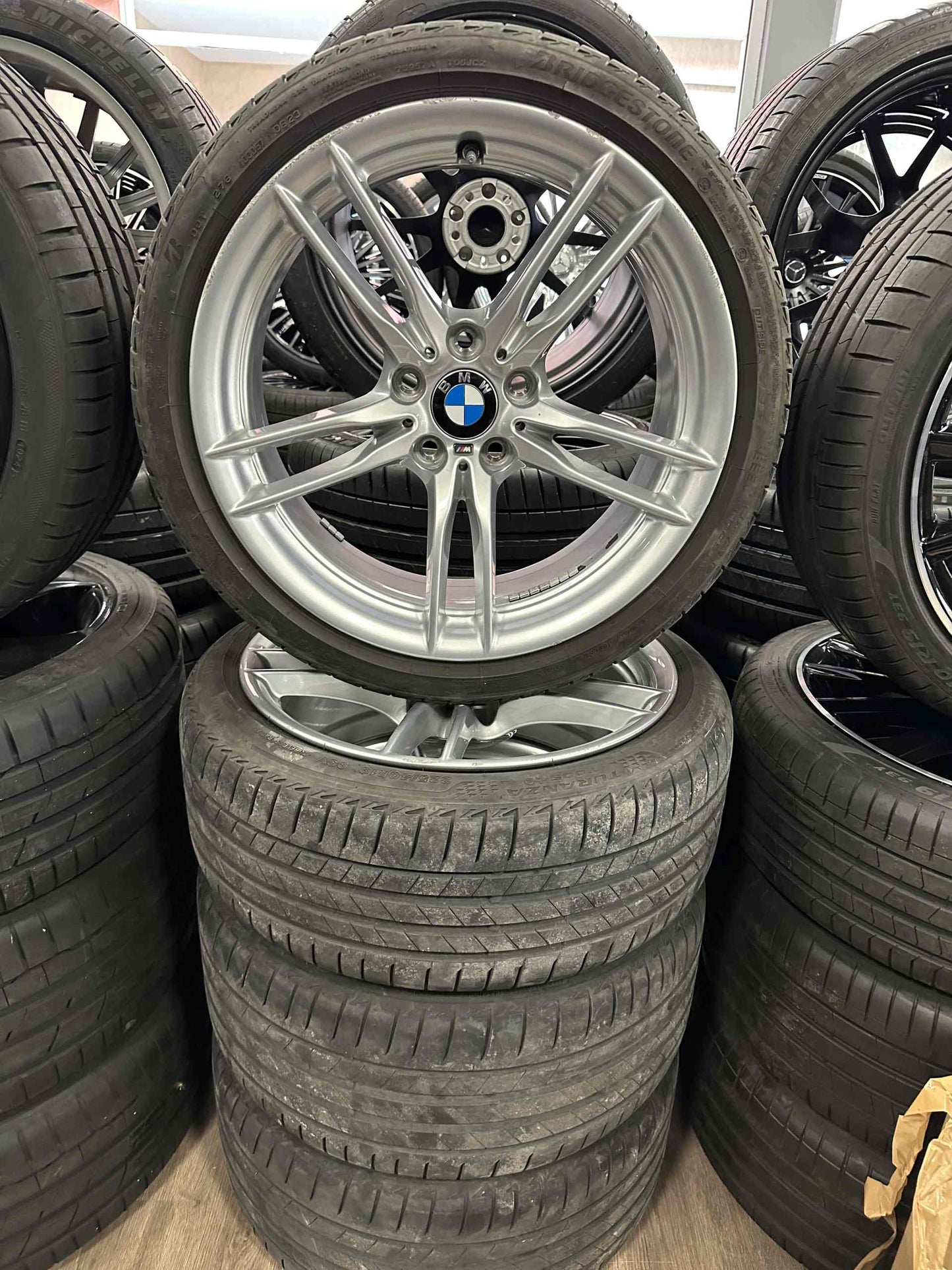 Bmw 3er 4er F30 F31 F32 F36 X1 E84 19 Zoll Бмв 3-та 4-та серия 19 Цола летен комплект летни Гуми М джанти