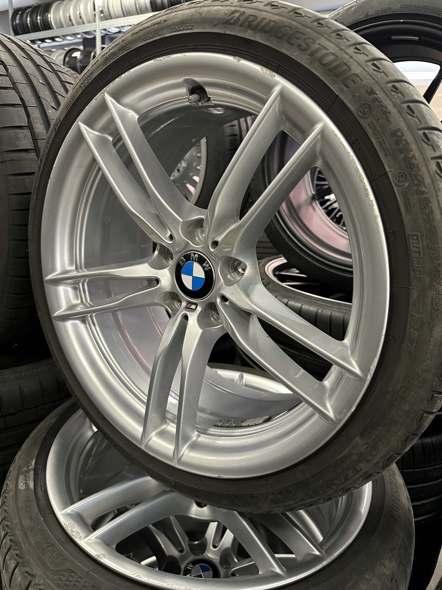 Bmw 3er 4er F30 F31 F32 F36 X1 E84 19 Zoll Бмв 3-та 4-та серия 19 Цола летен комплект летни Гуми М джанти