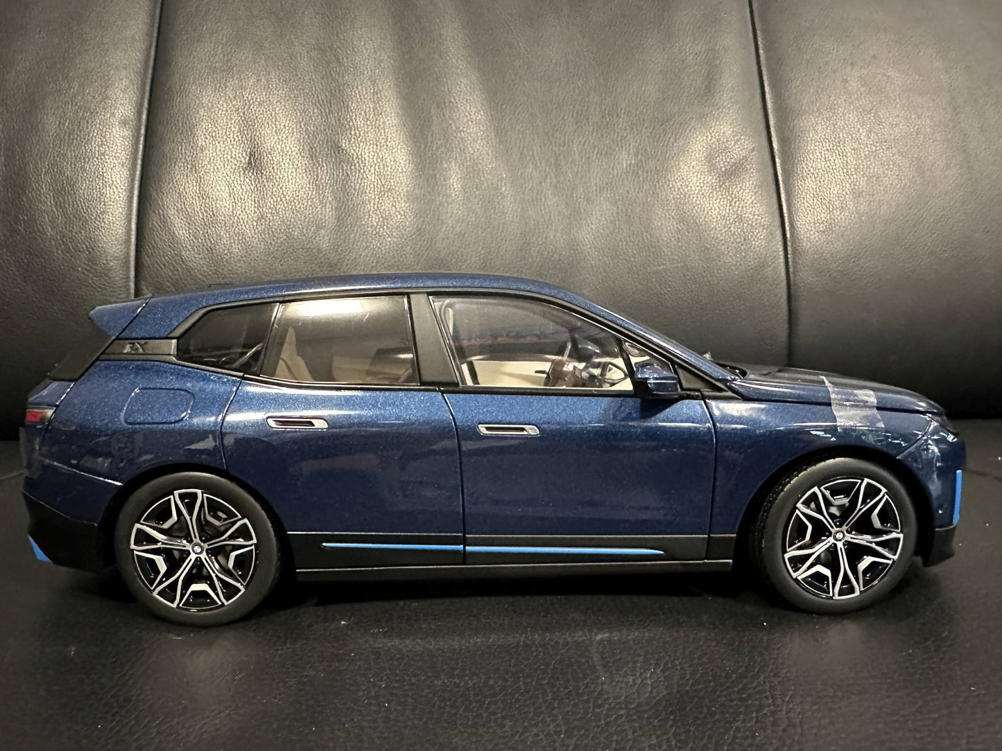 Bmw IX i20 blue 1:18 Minichamps 110023100 Бмв и20 син