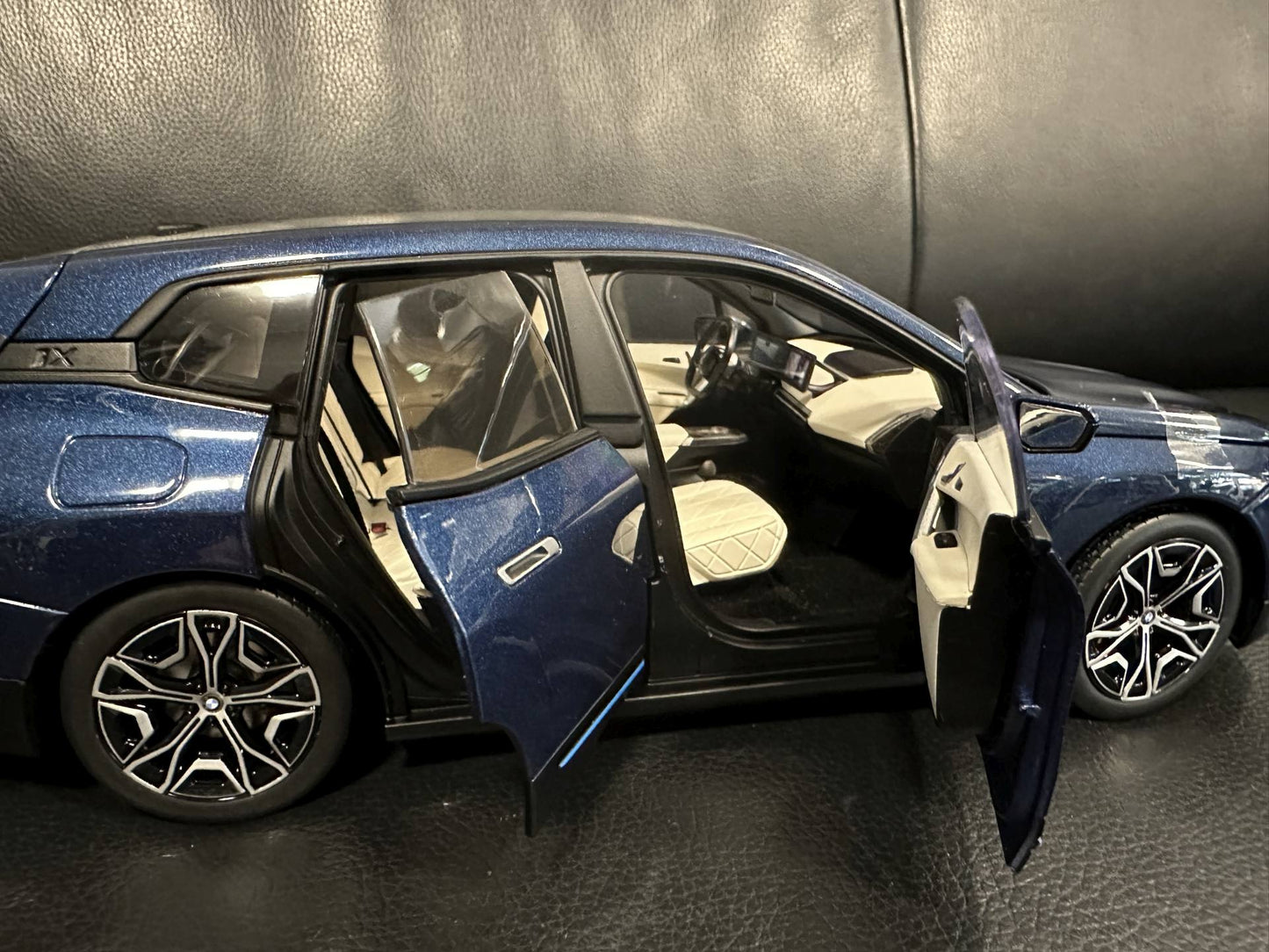 Bmw IX i20 blue 1:18 Minichamps 110023100 Бмв и20 син