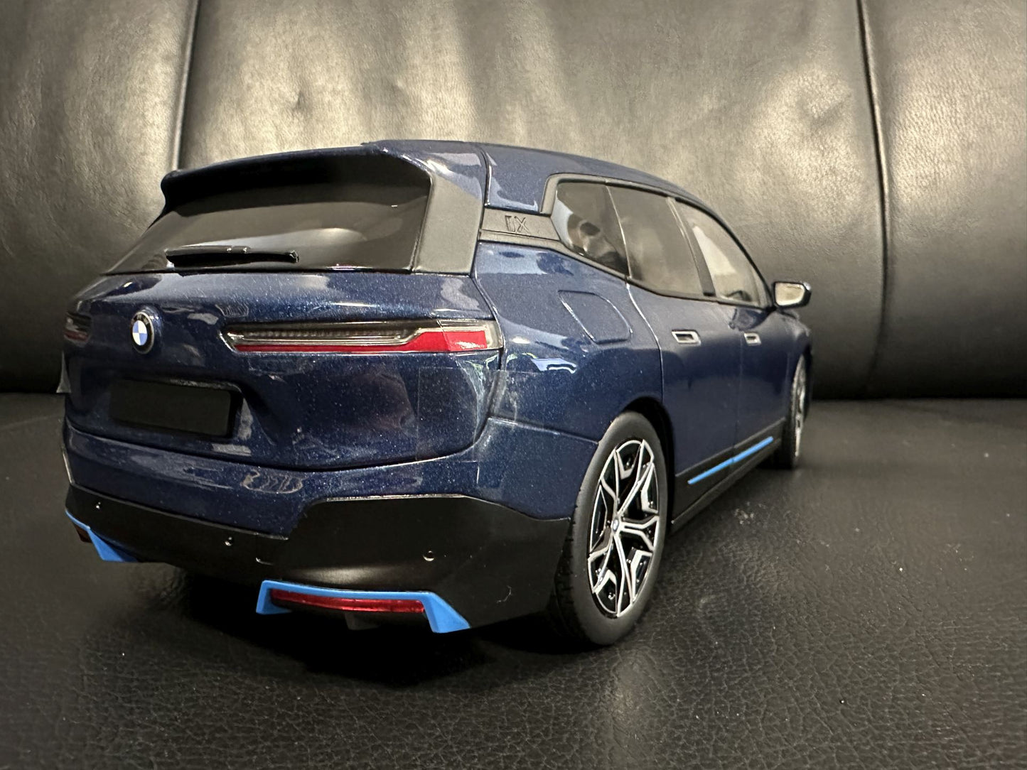 Bmw IX i20 blue 1:18 Minichamps 110023100 Бмв и20 син