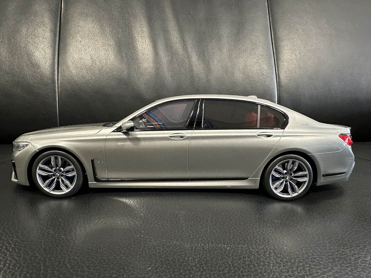 Bmw 760Li V12 G12 grey Final edition from 2020 Limitiert 639/999 1:18 GT Spirit GT478 Бмв 7-ма серия сив Лимитирана