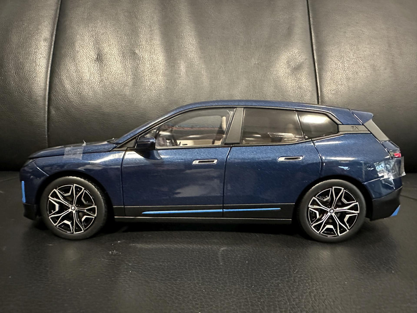 Bmw IX i20 blue 1:18 Minichamps 110023100 Бмв и20 син