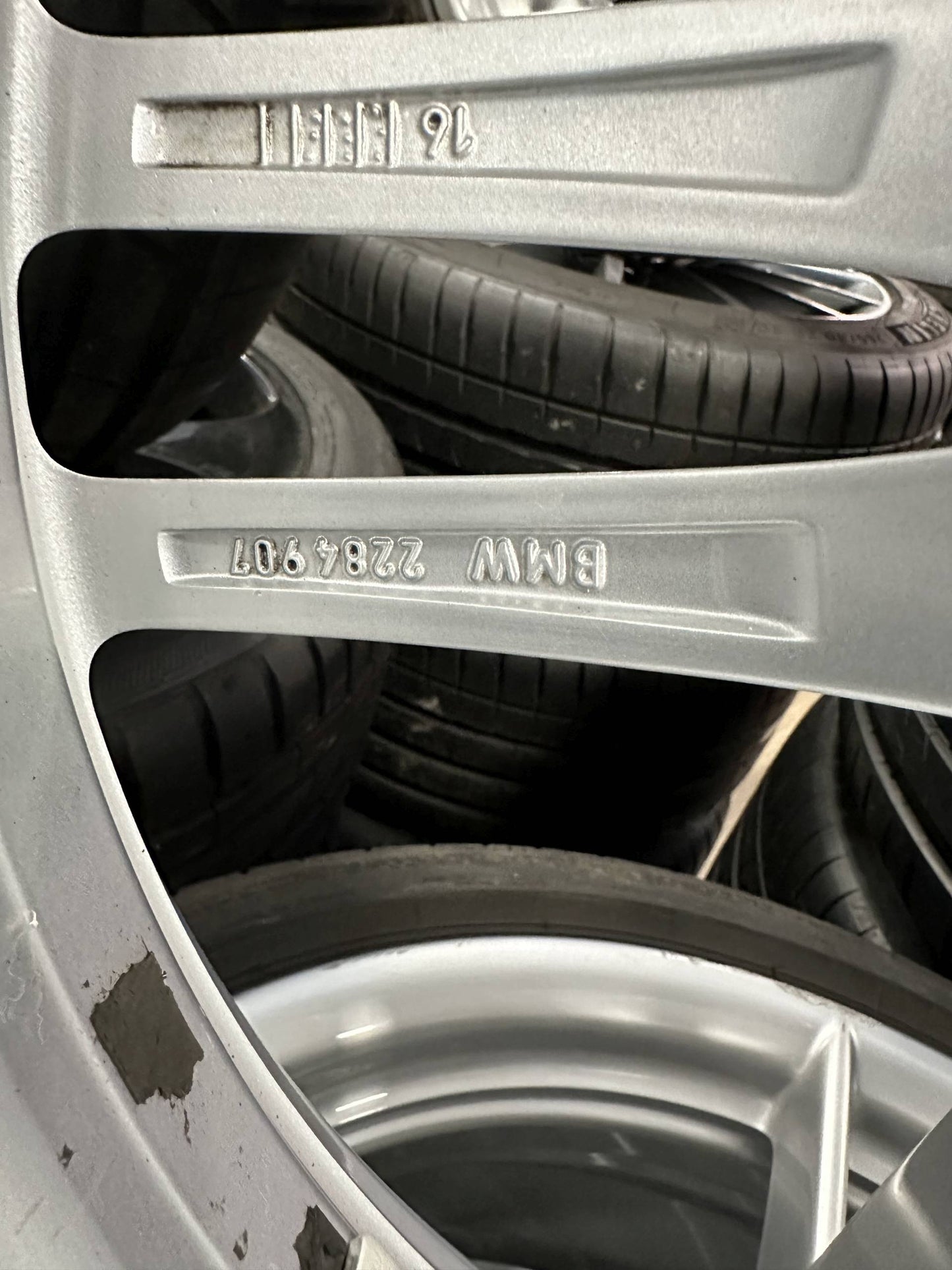 Bmw 3er 4er F30 F31 F32 F36 X1 E84 19 Zoll Бмв 3-та 4-та серия 19 Цола летен комплект летни Гуми М джанти