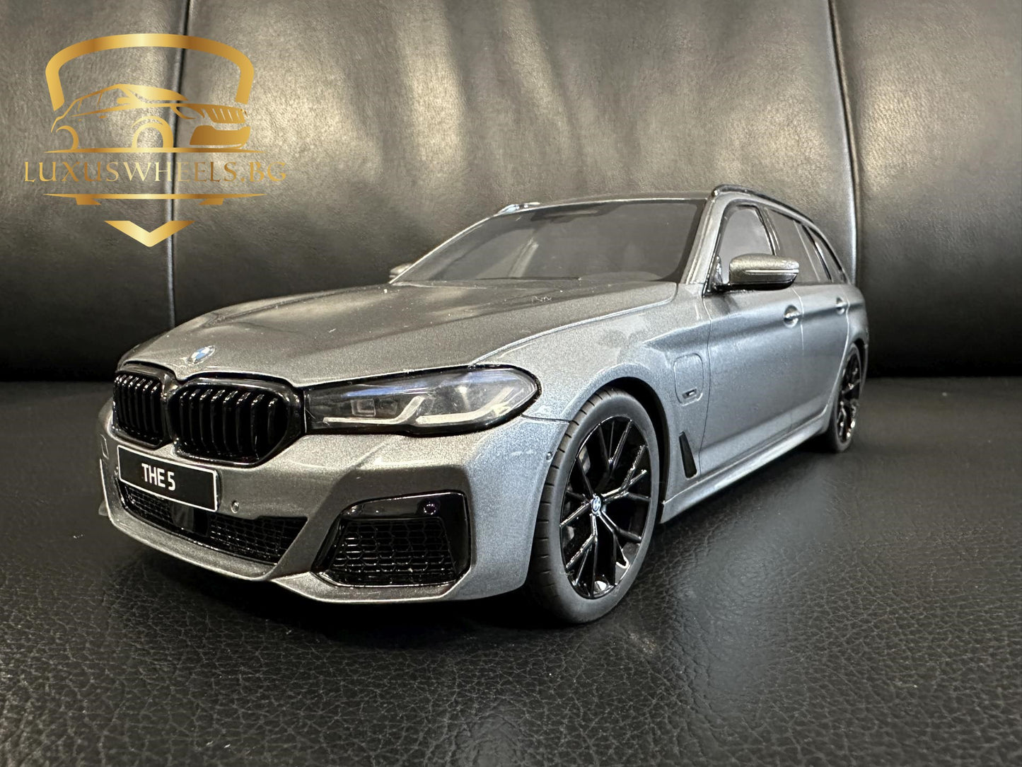 Bmw 530E G31 Kombi grey Limitiert 537/1100 1:18 GT Spirit GT485 Бмв 530Е сив Комби Лимитирана