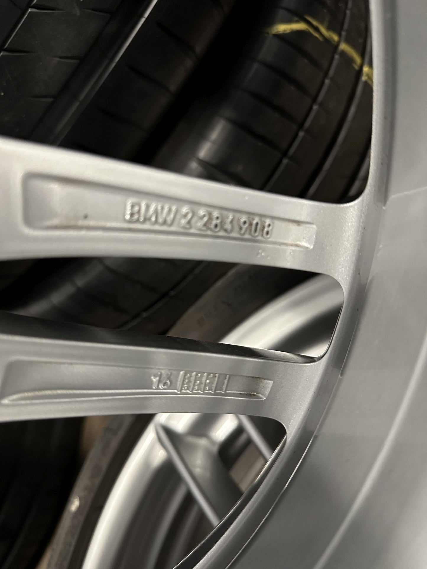 Bmw 3er 4er F30 F31 F32 F36 X1 E84 19 Zoll Бмв 3-та 4-та серия 19 Цола летен комплект летни Гуми М джанти