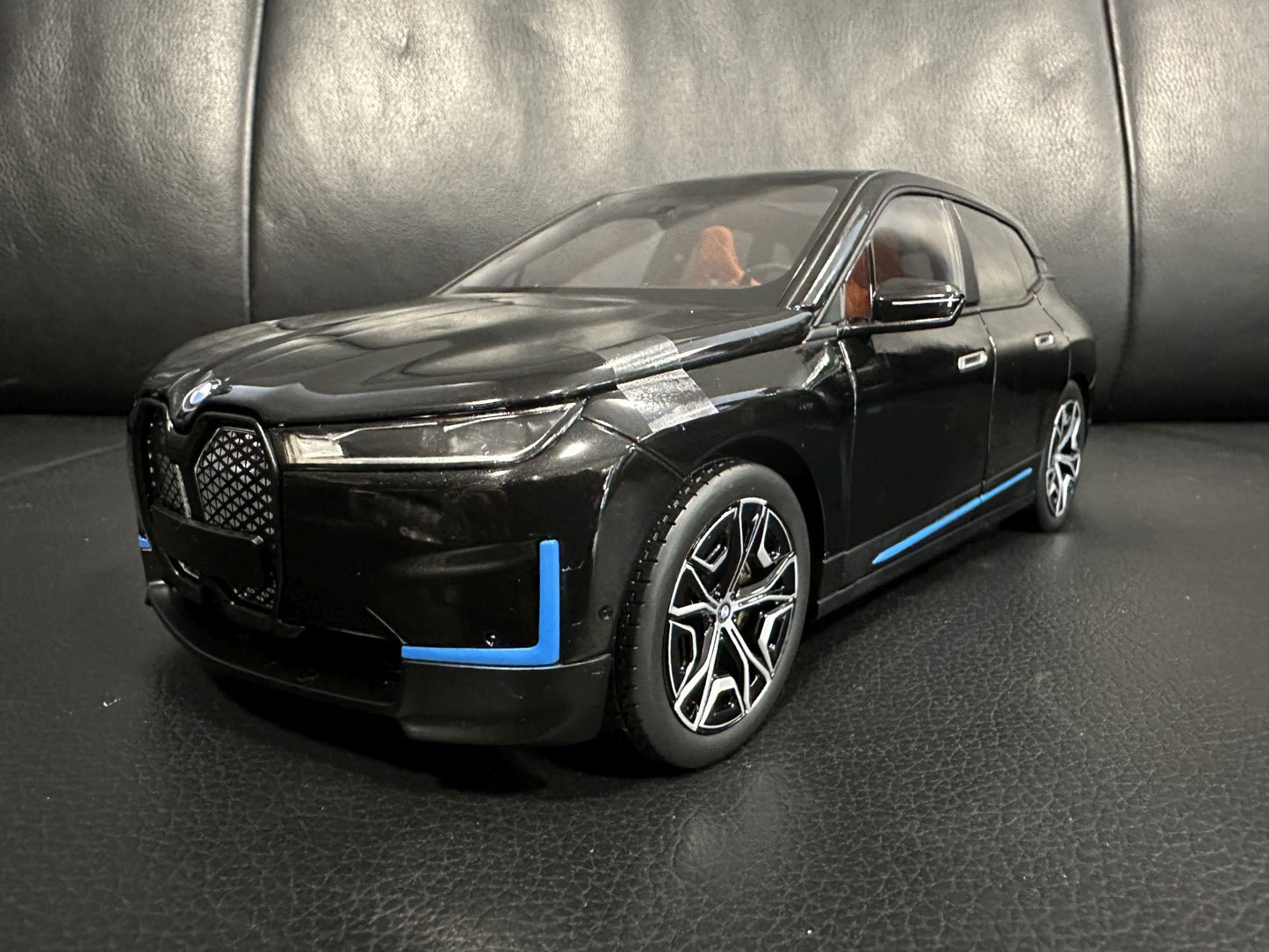 Bmw IX i20 black 1:18 Minichamps 110023101 Бмв и20 черен