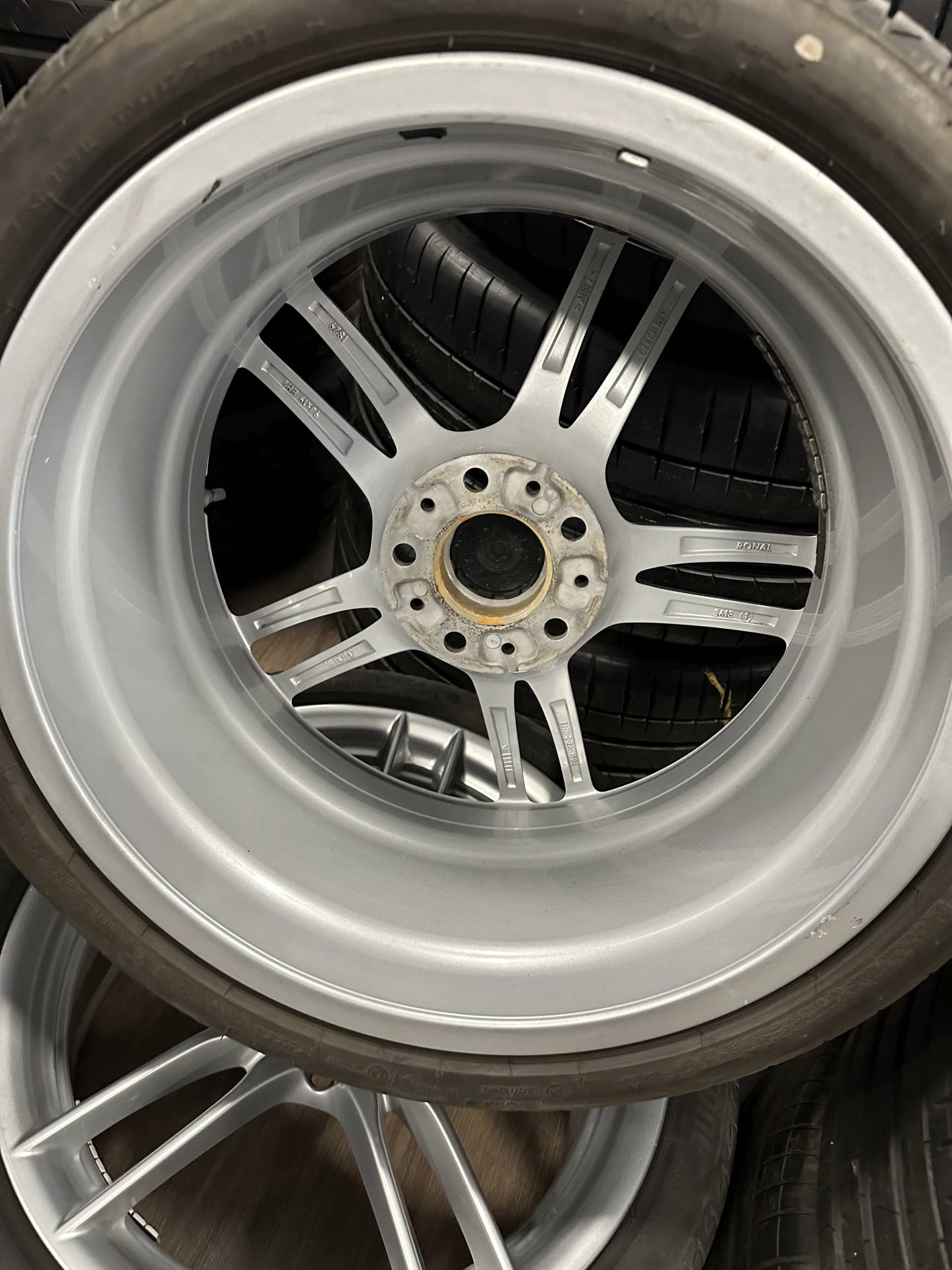 Bmw 3er 4er F30 F31 F32 F36 X1 E84 19 Zoll Бмв 3-та 4-та серия 19 Цола летен комплект летни Гуми М джанти