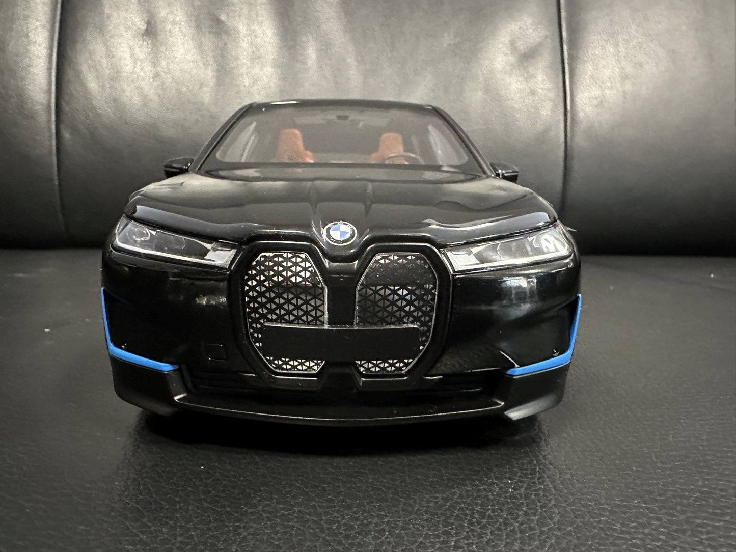 Bmw IX i20 black 1:18 Minichamps 110023101 Бмв и20 черен