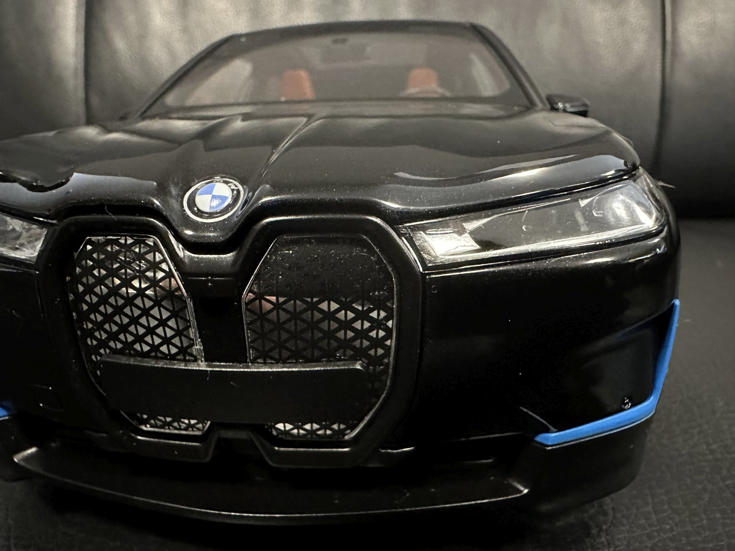 Bmw IX i20 black 1:18 Minichamps 110023101 Бмв и20 черен