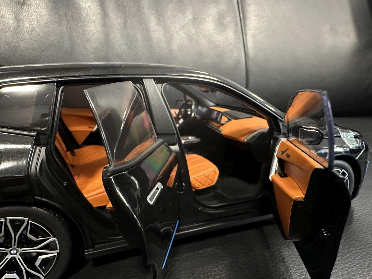 Bmw IX i20 black 1:18 Minichamps 110023101 Бмв и20 черен