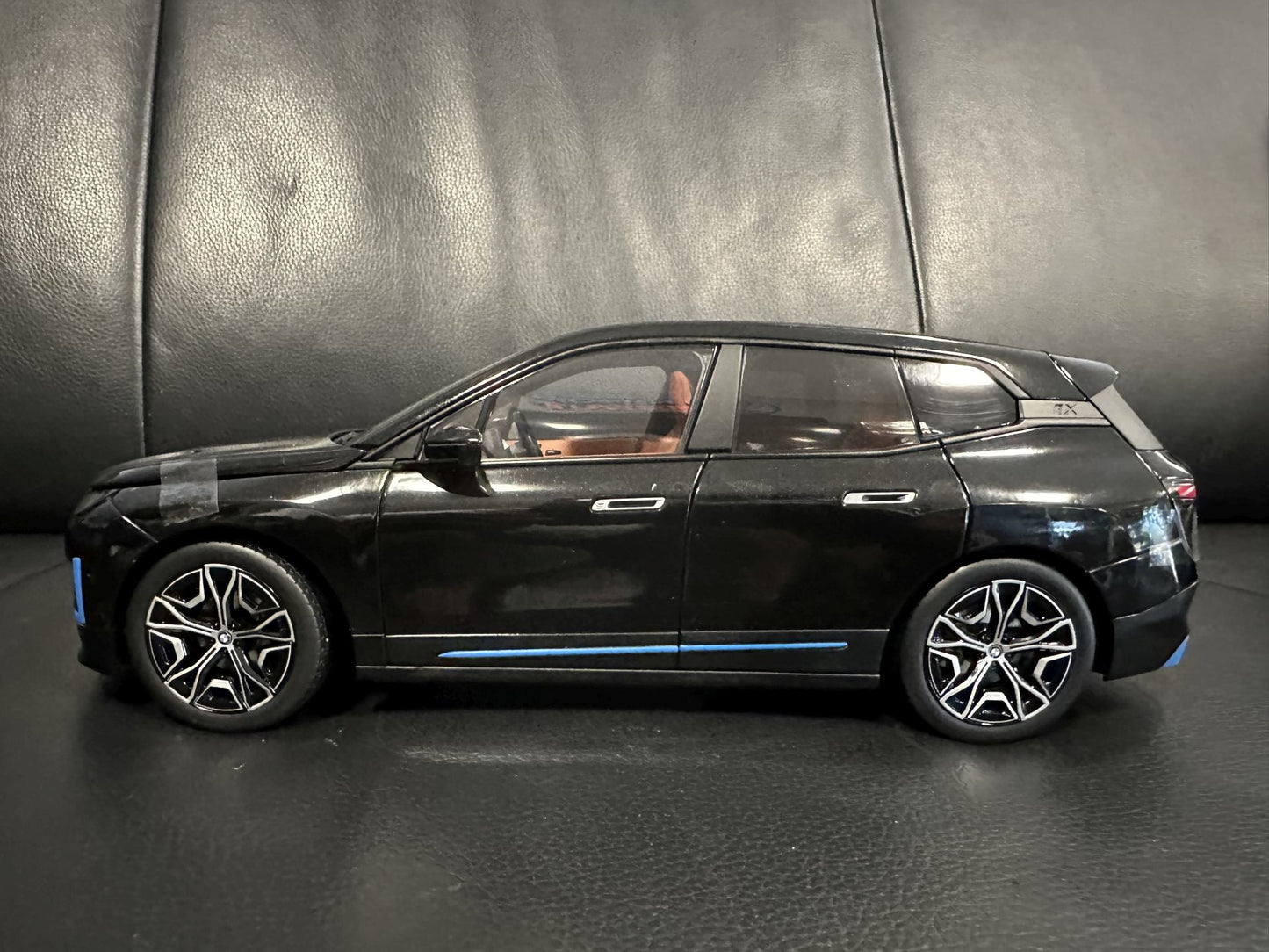 Bmw IX i20 black 1:18 Minichamps 110023101 Бмв и20 черен