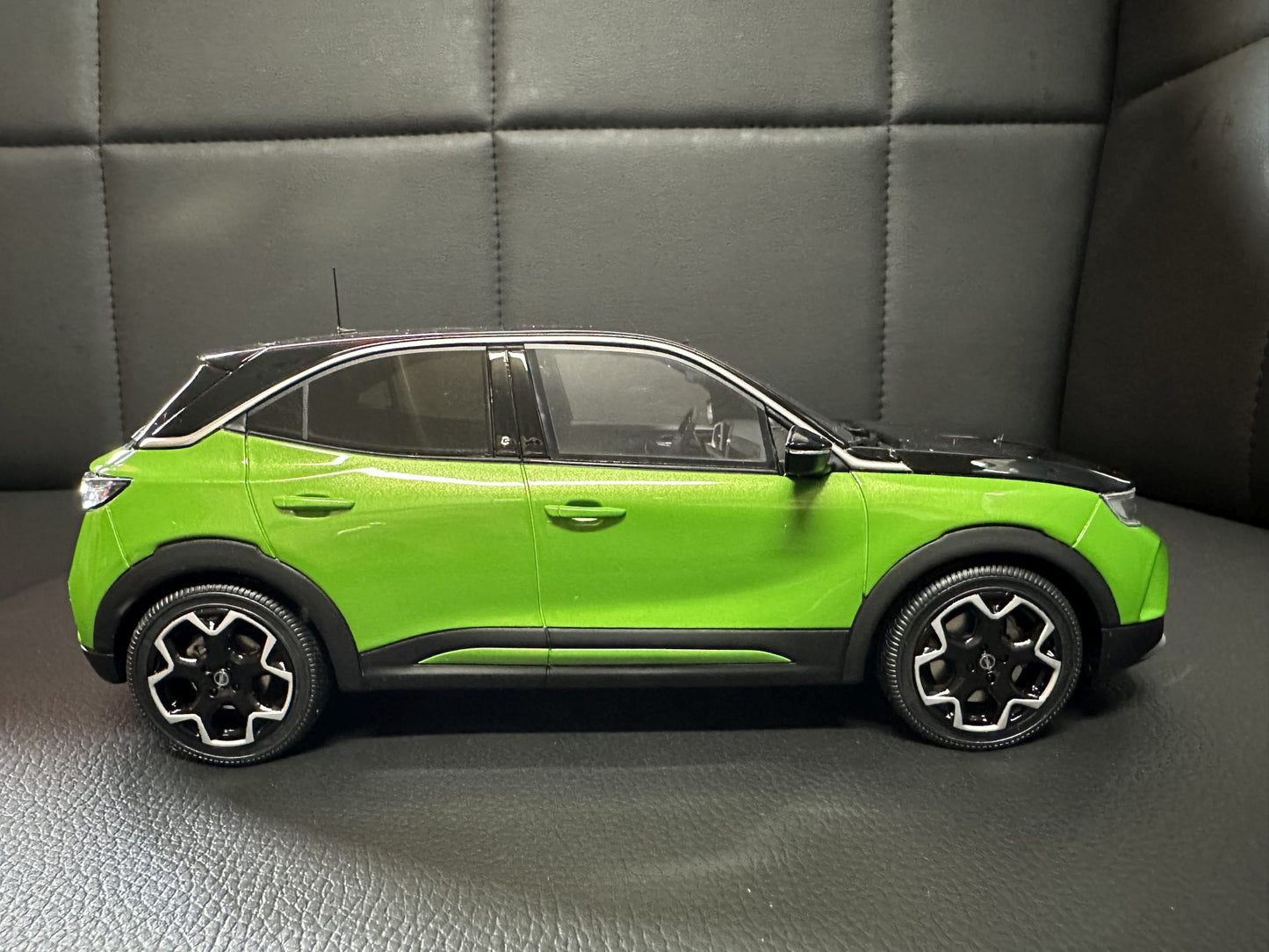 Opel Mokka-e GS Line green ОТ435 Limitiert 795/999 1:18 Otto Опел Moka-e Лимитирана зелена