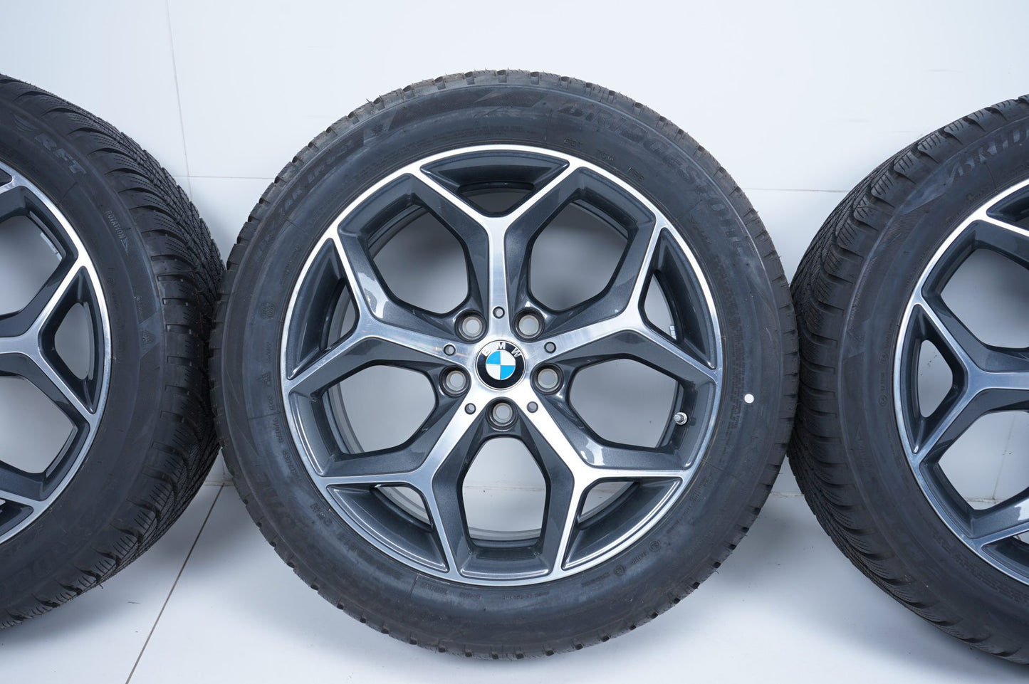 Оригинални Нови BMW X1 X2 F48 F39 Бмв 225 50 18 цола зимен комплект зимни гуми 5x112