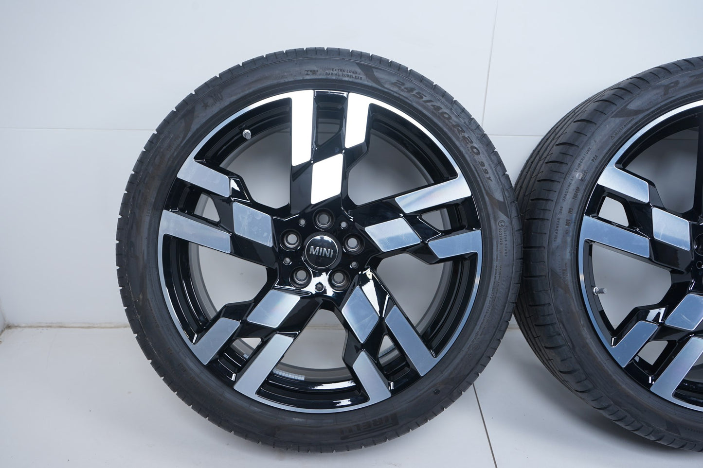 Оригинални Като Нови BMW X1 X2 U11 U10 MINI Countryman U25 20 Zoll 949 Бмв МИНИ У10 У11 У25 20 цола джанти 949 летен комплект летни гуми