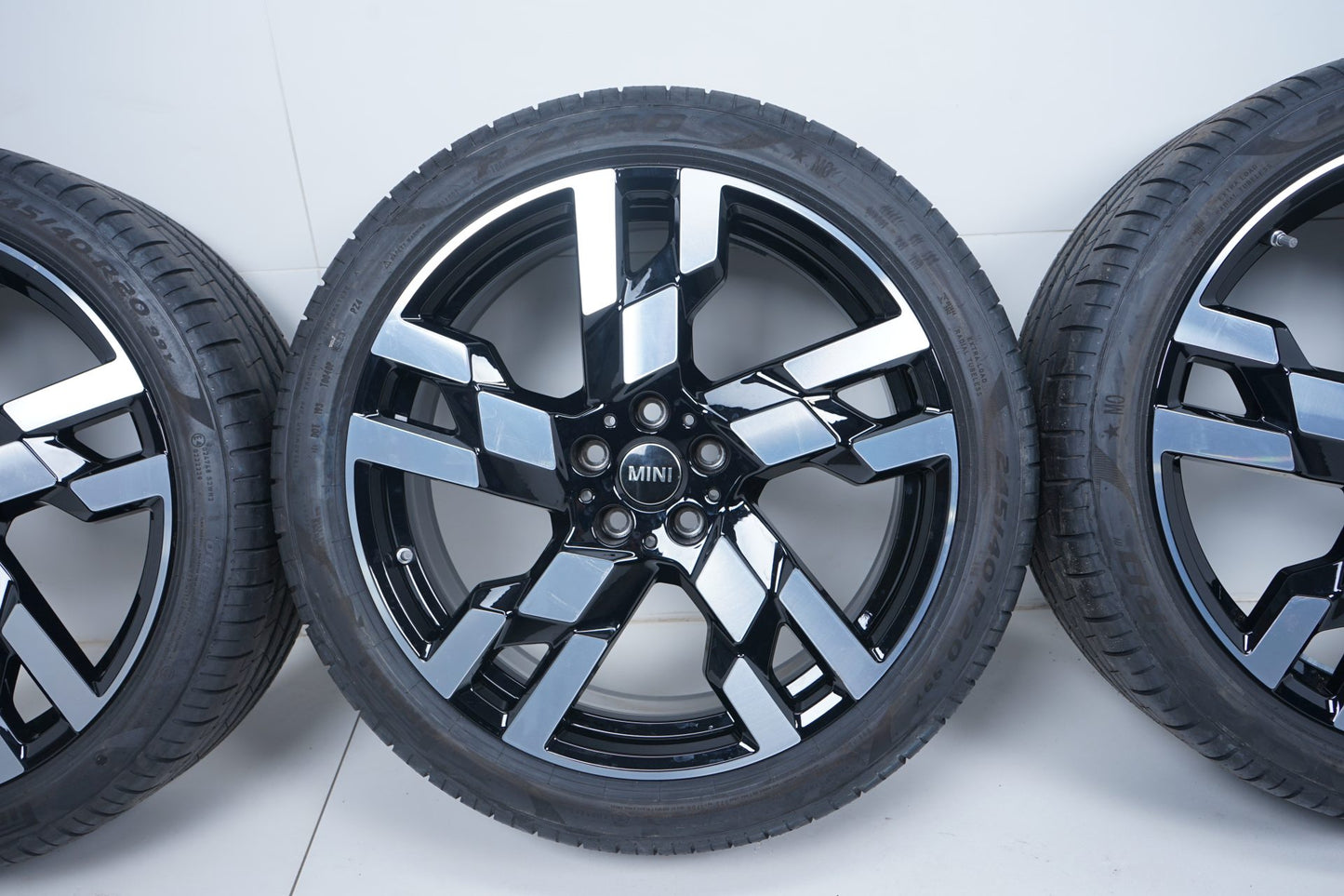 Оригинални Като Нови BMW X1 X2 U11 U10 MINI Countryman U25 20 Zoll 949 Бмв МИНИ У10 У11 У25 20 цола джанти 949 летен комплект летни гуми