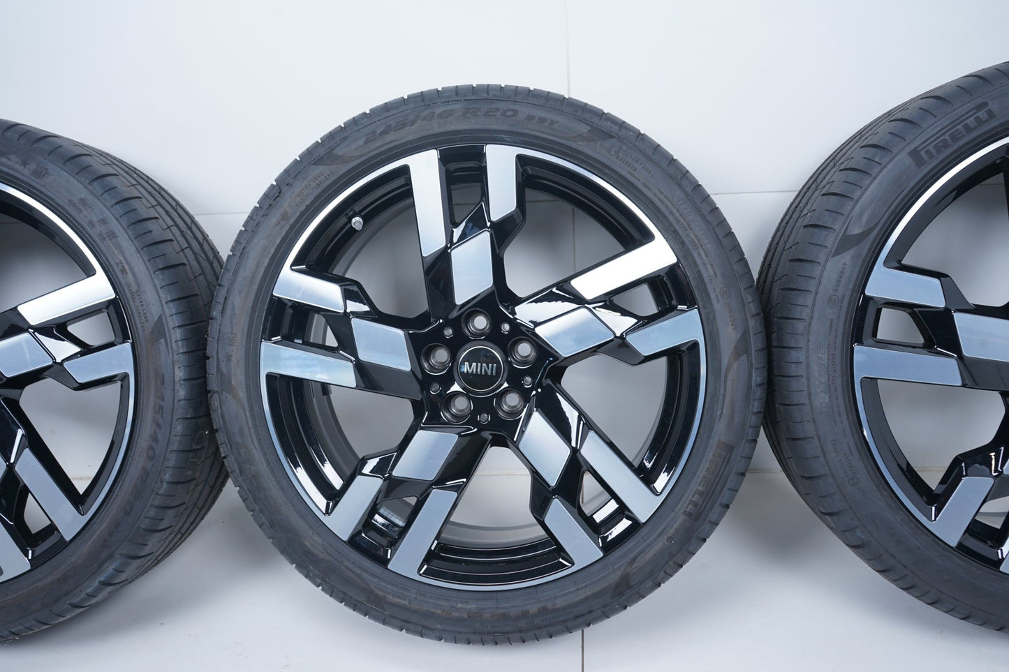 Оригинални Като Нови BMW X1 X2 U11 U10 MINI Countryman U25 20 Zoll 949 Бмв МИНИ У10 У11 У25 20 цола джанти 949 летен комплект летни гуми