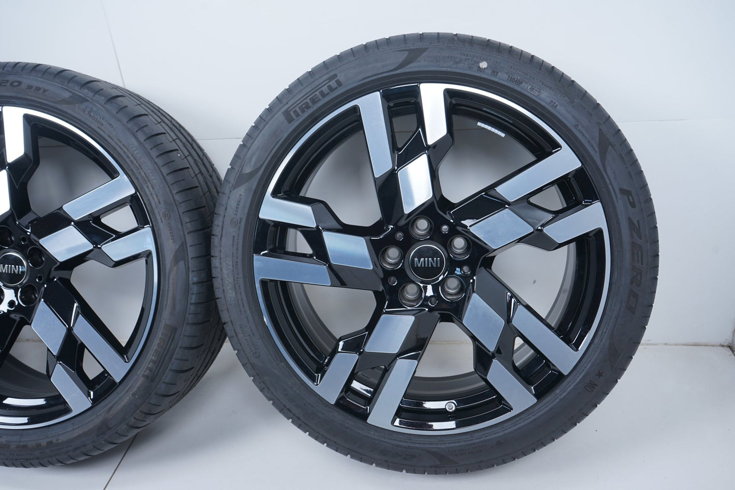 Оригинални Като Нови BMW X1 X2 U11 U10 MINI Countryman U25 20 Zoll 949 Бмв МИНИ У10 У11 У25 20 цола джанти 949 летен комплект летни гуми