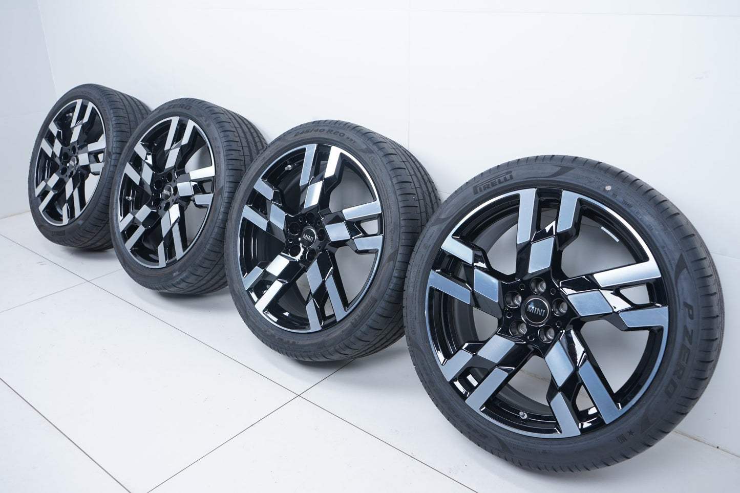 Оригинални Като Нови BMW X1 X2 U11 U10 MINI Countryman U25 20 Zoll 949 Бмв МИНИ У10 У11 У25 20 цола джанти 949 летен комплект летни гуми