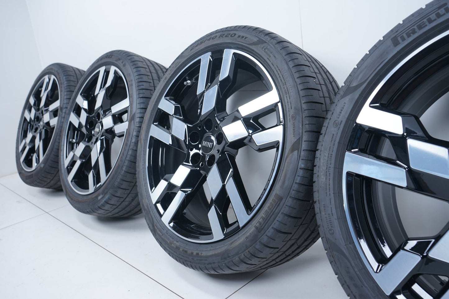 Оригинални Като Нови BMW X1 X2 U11 U10 MINI Countryman U25 20 Zoll 949 Бмв МИНИ У10 У11 У25 20 цола джанти 949 летен комплект летни гуми