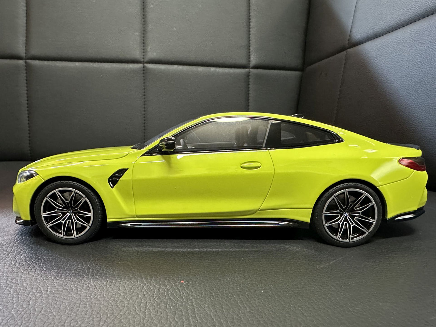 Bmw M4 G82 Coupe yellow Limitiert 718/1600 1:18 GT Spirit GT298 Бмв M4 G82 жълт Лимитирана