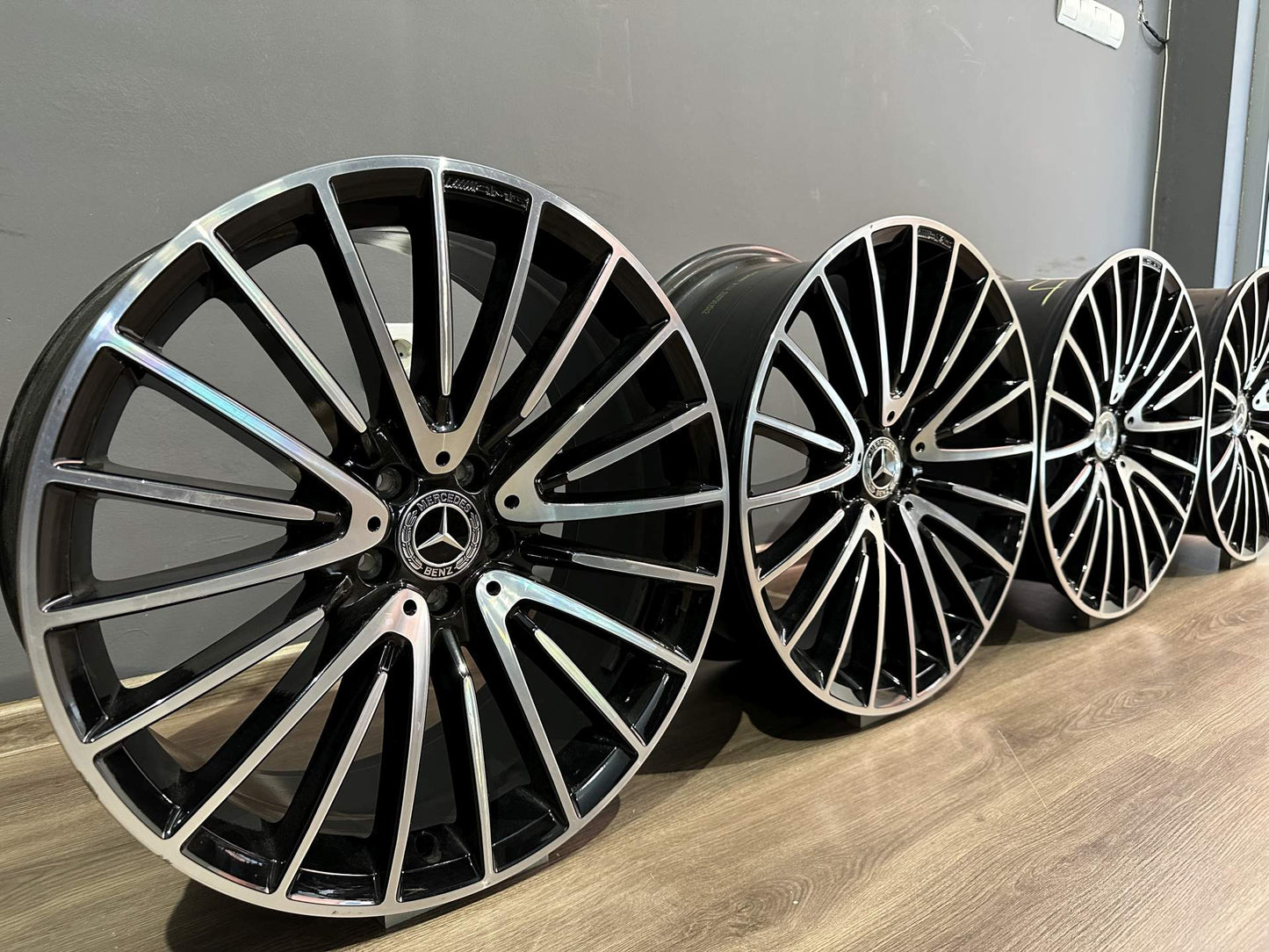 Оригинални като Нови Mercedes S Klasse W223 AMG 21 Zoll Мерцедес С Класа W223 AMG Алуминиеви джанти 21 цола A2234011700 A2234011800
