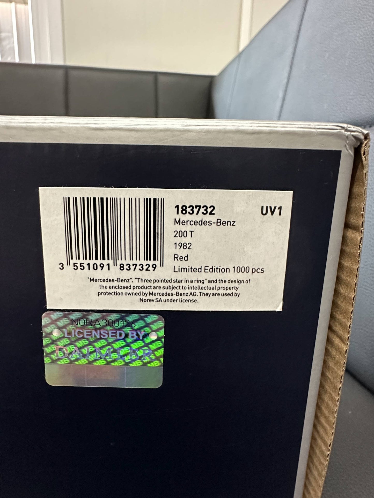 Mercedes Benz 200T 1982 Kombi red Limitiert 1000pcs 1:18 NOREV 183732 Мерцедес Бенц 1982 Комби Лимитирана червена