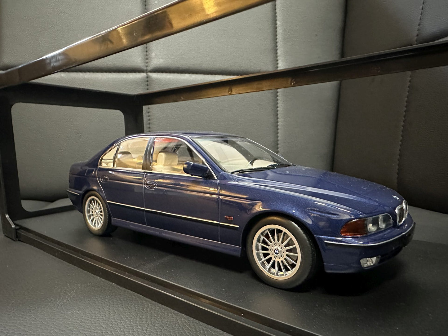 Bmw E39 540i Sedan blue 1:18 KK-Scale KKDC181052 Бмв 540i Е39 син