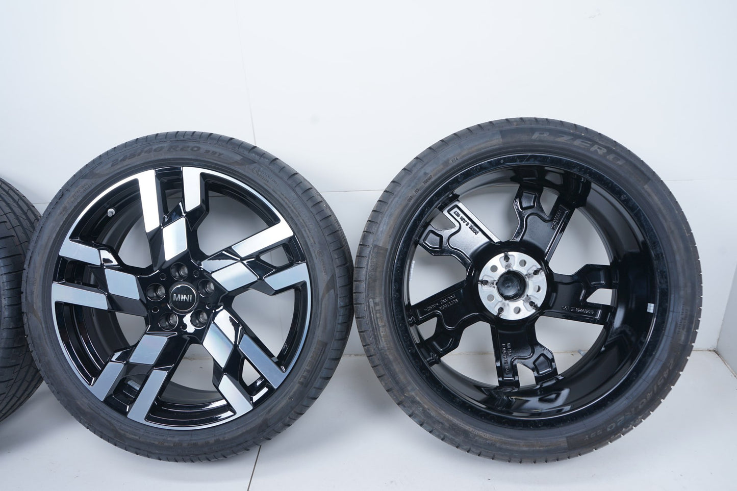 Оригинални Като Нови BMW X1 X2 U11 U10 MINI Countryman U25 20 Zoll 949 Бмв МИНИ У10 У11 У25 20 цола джанти 949 летен комплект летни гуми