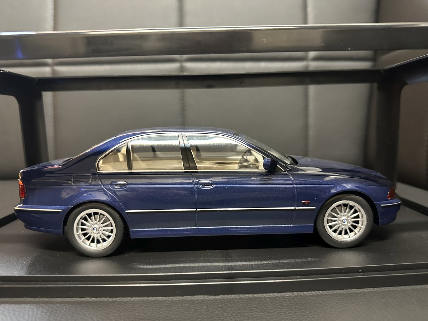 Bmw E39 540i Sedan blue 1:18 KK-Scale KKDC181052 Бмв 540i Е39 син