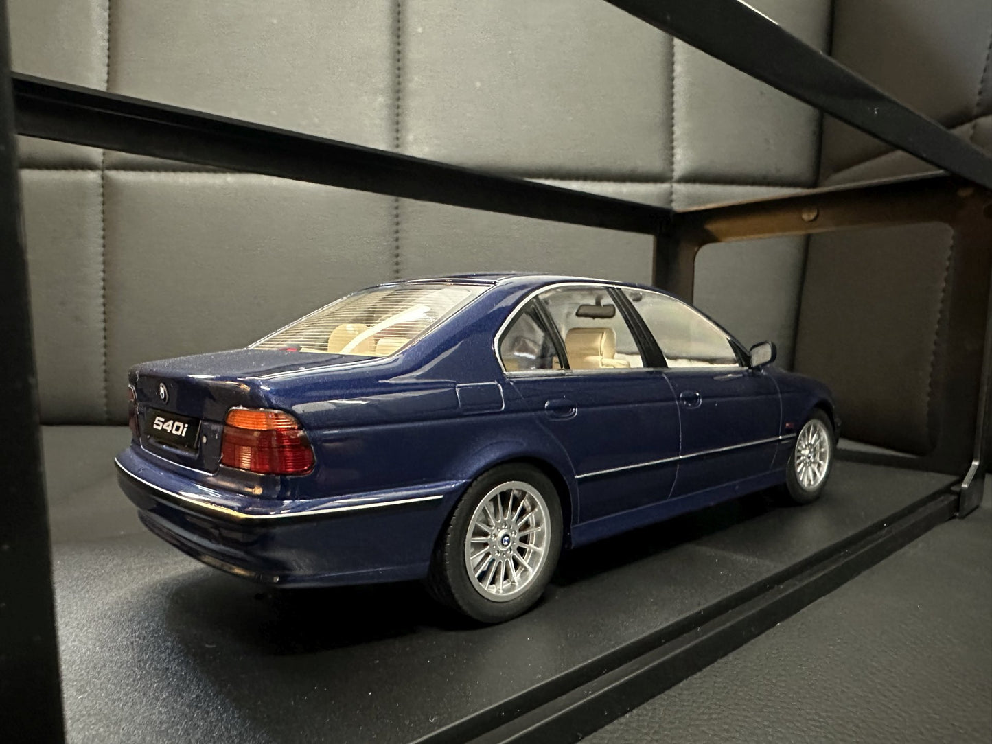 Bmw E39 540i Sedan blue 1:18 KK-Scale KKDC181052 Бмв 540i Е39 син