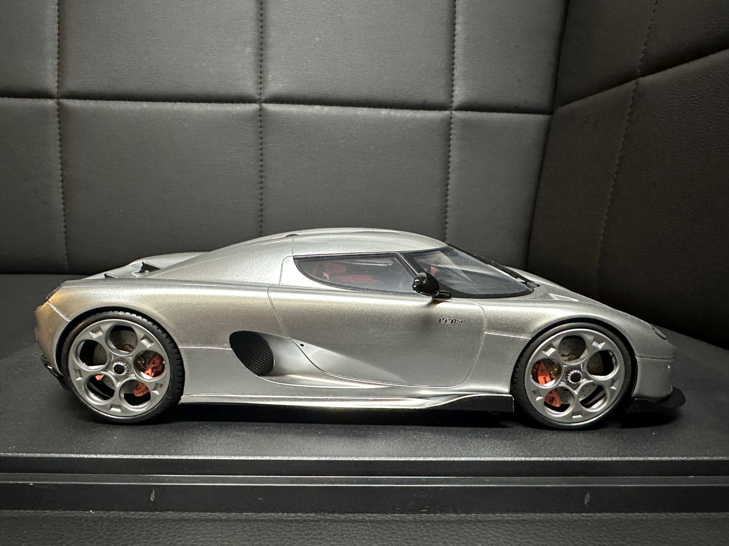Koenigsegg CC850 grey 1:18 GT Spirit GT452 сив