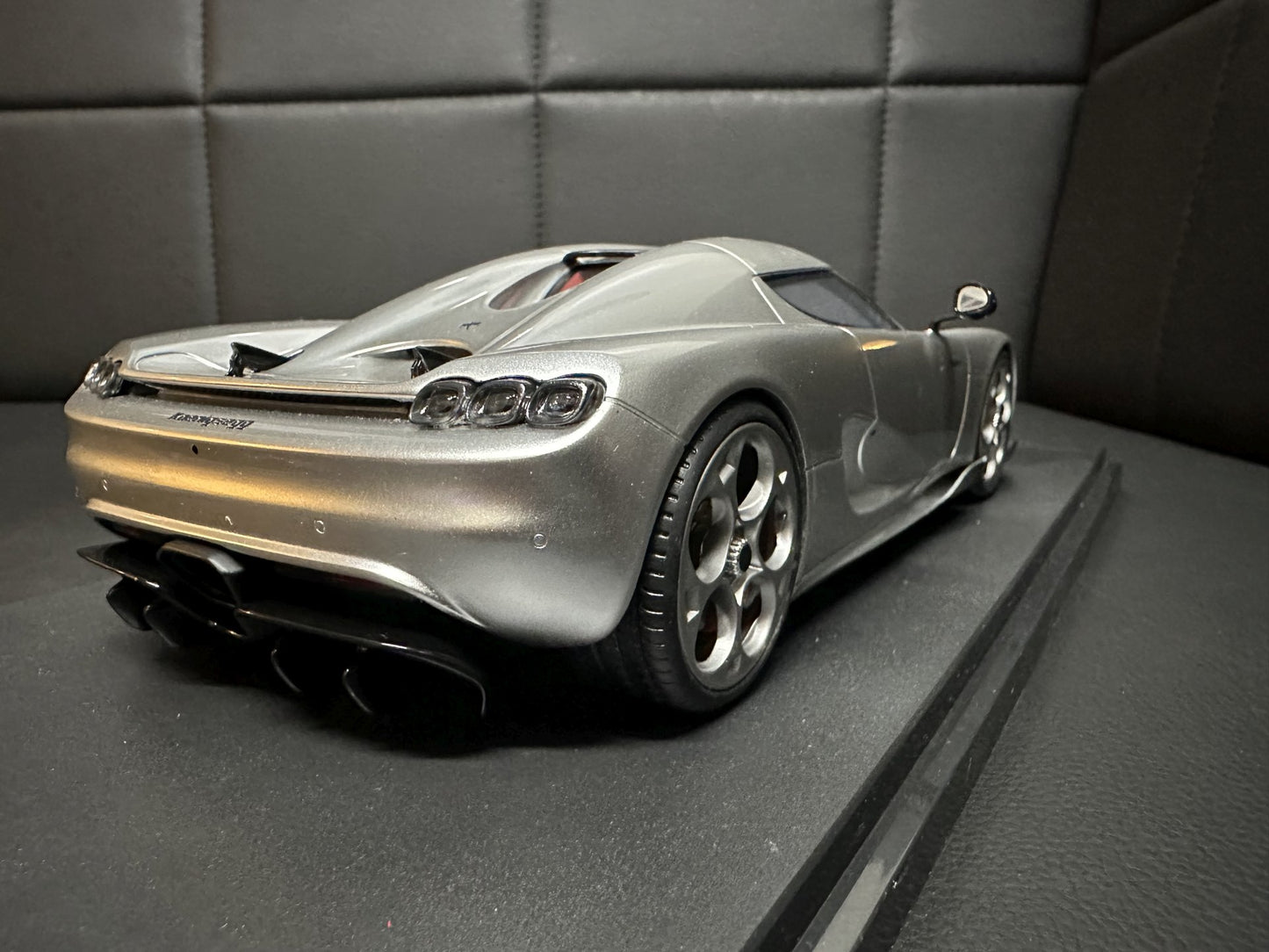 Koenigsegg CC850 grey 1:18 GT Spirit GT452 сив